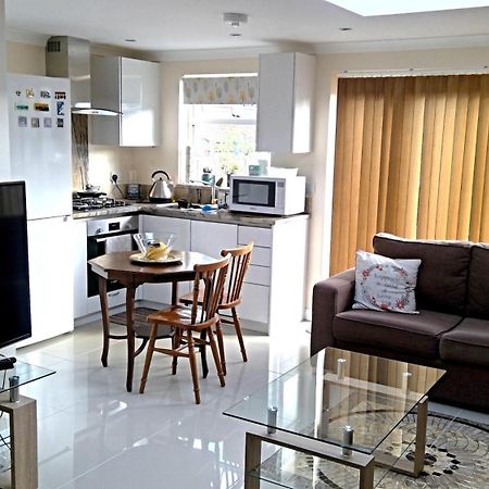 Luxury London Ensuite Double Room, Park Free, Tram-Train! Митчам Экстерьер фото