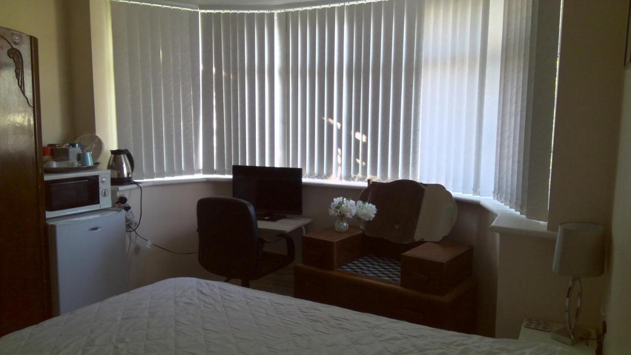 Luxury London Ensuite Double Room, Park Free, Tram-Train! Митчам Экстерьер фото