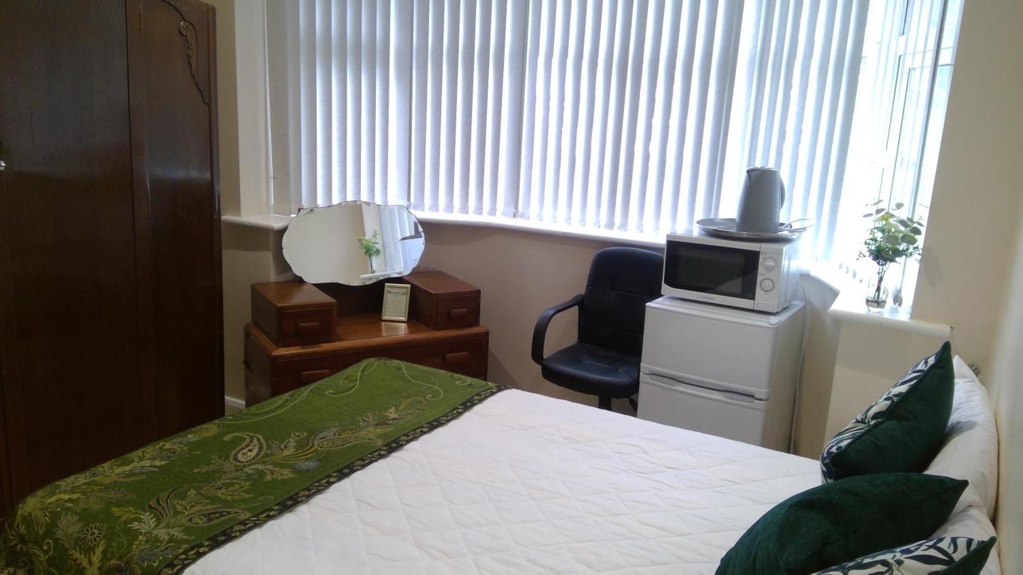 Luxury London Ensuite Double Room, Park Free, Tram-Train! Митчам Экстерьер фото